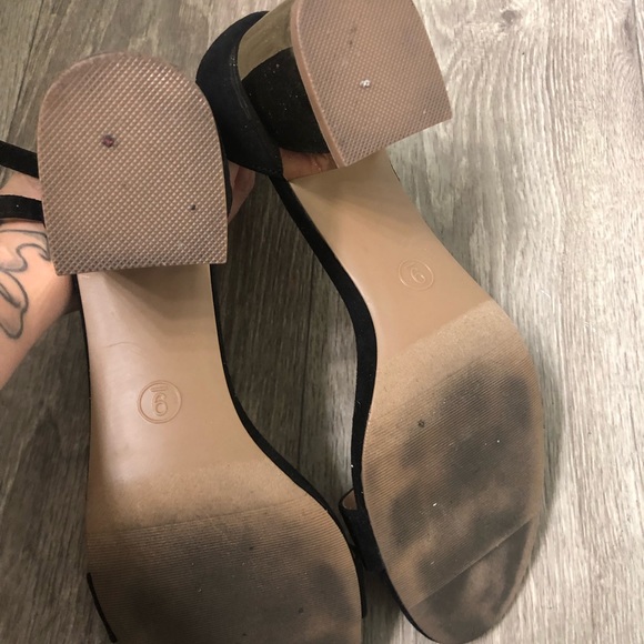 merona black and gold block sandals - Picture 4 of 4